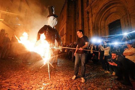 Burning of symbolical figure of Fascism in Portugal is an important part of memorizing the peaceful revolution of 1974 that put end to Portuguese fascism.